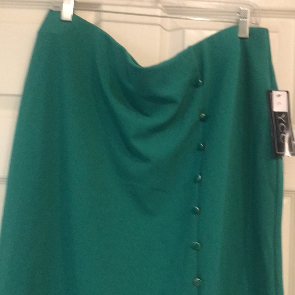 Green Skirt Size 2X - Picture 3 of 4